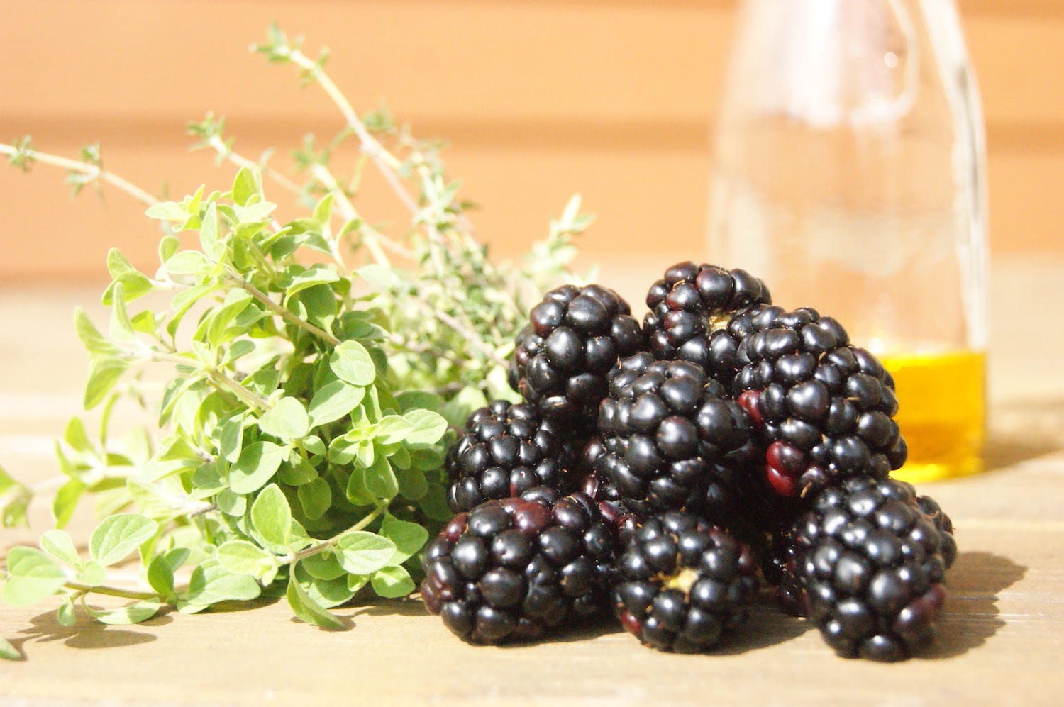 Blackberries and fresh herbs dressing